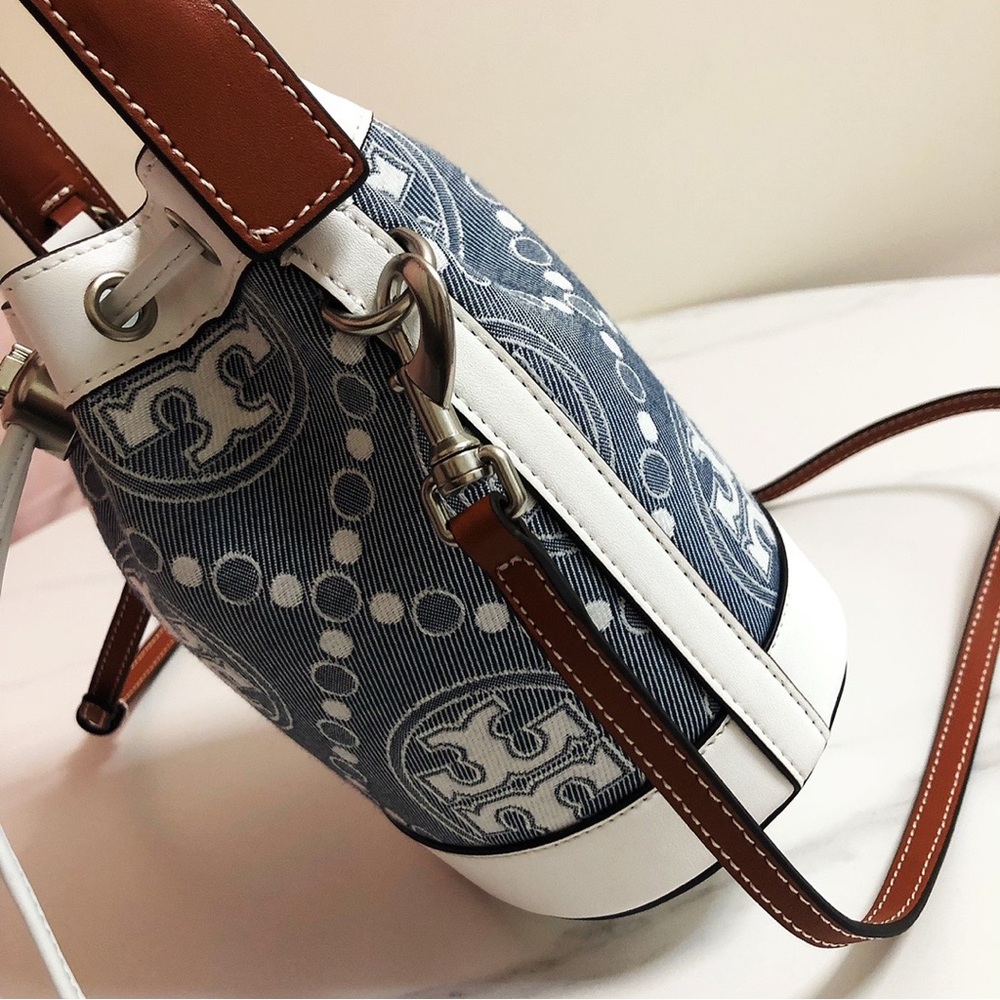 Tory Burch Denim Bucket Bag
Size: 15 * 11.5 * 19 - Picture 4 of 9